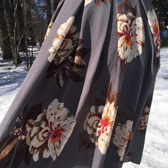 💕Floral Crepe Peony Inverted Pleat Midi - Picture 4 of 6